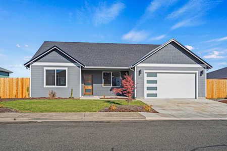 508 Barnum Dr Phoenix, OR 97535
