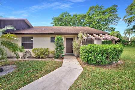 96 Via De Casas Norte Boynton Beach, FL 33426