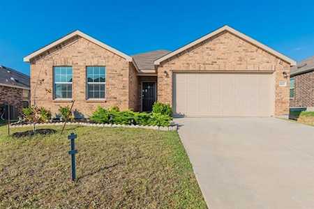 1413 Waggoner Drive Aubrey, TX 76227