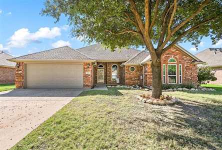 317 Carriage Lane Saginaw, TX 76179