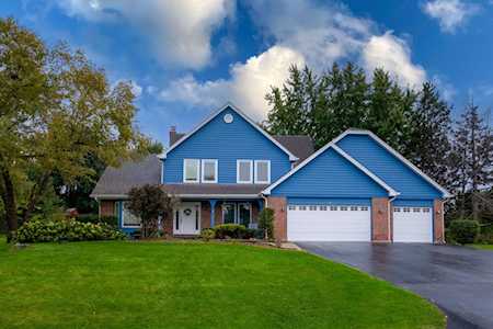 16 Whitman Terrace Hawthorn Woods, IL 60047