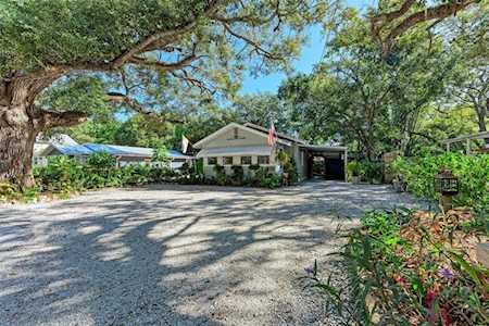 807 37th St W Bradenton, FL 34205