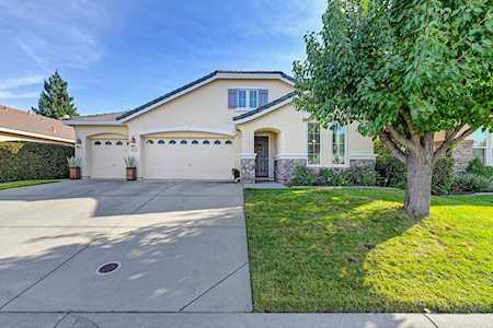 2017 San Esteban Circle Roseville, CA 95747