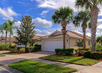 2133 Burgos Dr Sarasota, FL 34238