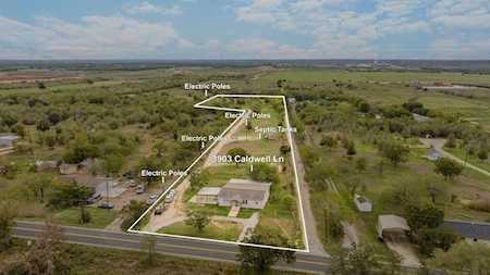 3903 Caldwell LN Del Valle, TX 78617