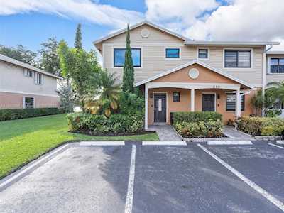800 NW 106th Ter Pembroke Pines, FL 33026