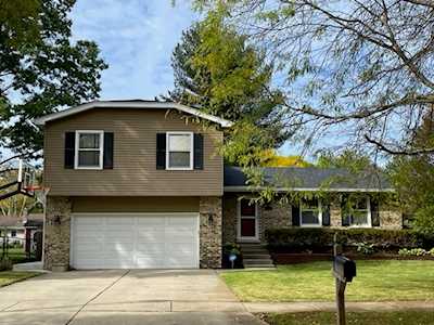 1713 Warbler Dr Naperville, IL 60565
