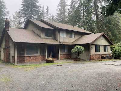 11061 272 Street Maple Ridge, BC V2W 1Y6