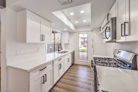 1405 Vegas Valley Dr #179 Las Vegas, NV 89169