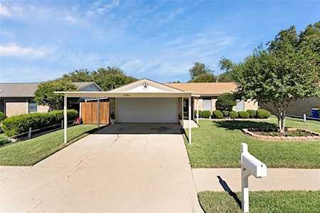 5944 Stardust Drive Watauga, TX 76148