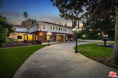 10514 Camarillo St Toluca Lake, CA 91602