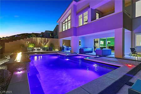 13 Hilltop Crest St Henderson, NV 89011