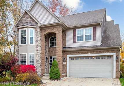 27158 Maxwell Ct Novi, MI 48374
