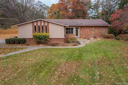 11221 Meadowood Dr Brighton Twp, MI 48114