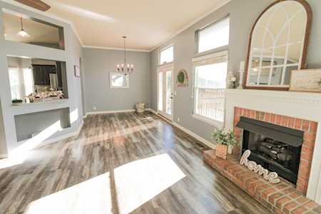 171 Northlake Dr Hendersonville, TN 37075