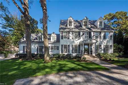703 Circle Ln Virginia Beach, VA 23451