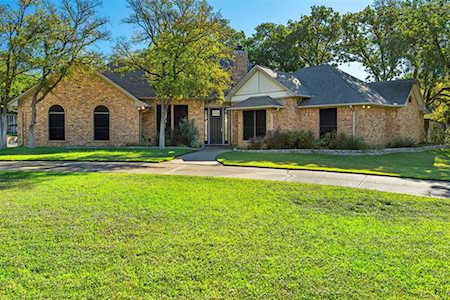 718 Shady Creek Drive Kennedale, TX 76060
