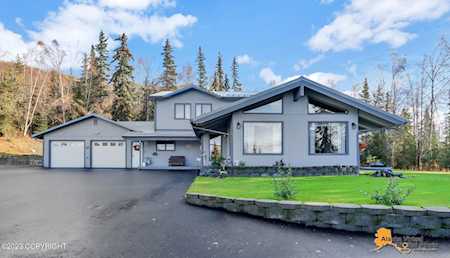 10921 High Bluff Dr Eagle River, AK 99577