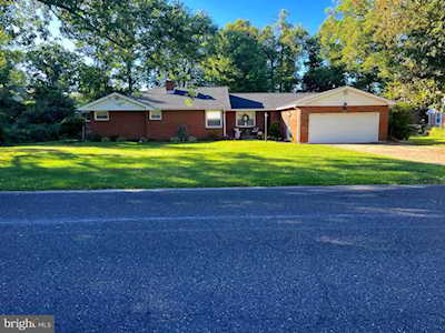 13 Lake Ave Williamstown, NJ 08094
