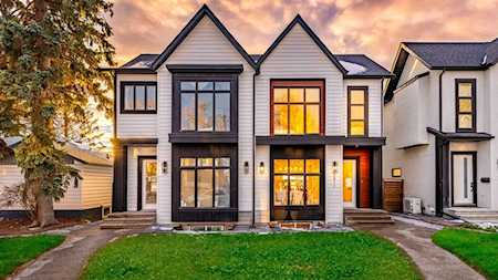 2811 30 St SW Calgary, AB T3E 2M4