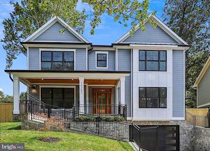 10207 Parkwood Dr Kensington, MD 20895