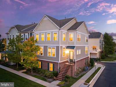 131 Anthem Ave Herndon, VA 20170