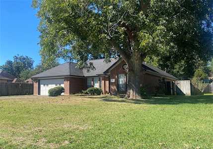 53 Sultana Ct Lake Jackson, TX 77566