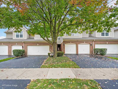 6152 Wingate Dr Lisle, IL 60532