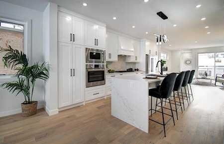 509 55 Ave SW Calgary, AB T2V 0E9