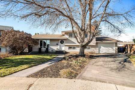 68 Rossdale Dr SE Medicine Hat, AB T1B1W9