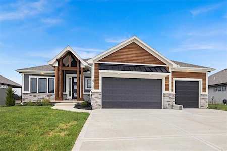 4717 NE Freehold Dr Lee's Summit, MO 64064