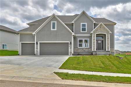 5827 Mccormick Dr Shawnee, KS 66226