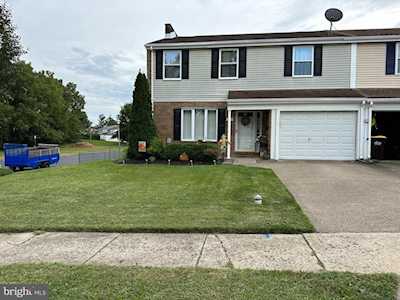 3201 Farragut Ct Bensalem, PA 19020