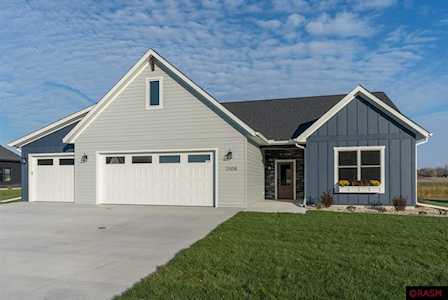2108 Deerwood Dr North Mankato, MN 56003