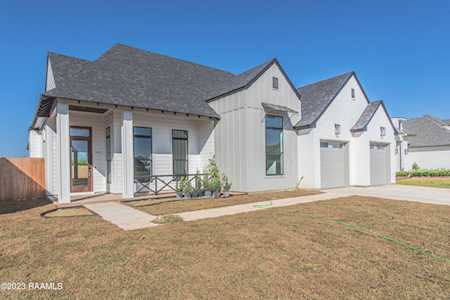 105 Canary Palm Way Youngsville, LA 70592