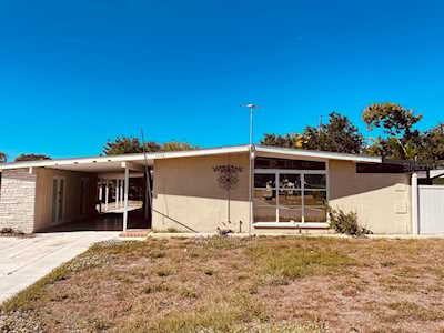 1004 Dartmouth Dr Bradenton, FL 34207