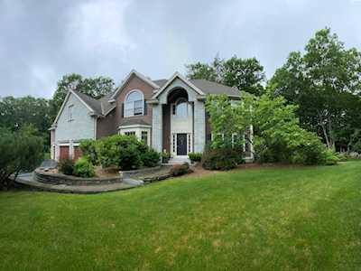 22 Cherry Ln Bedford, NH 03110