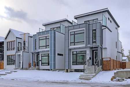 4705 SW 21A St Calgary, AB T2T 5T3