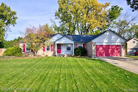 38776 Covington Dr Wayne, MI 48184