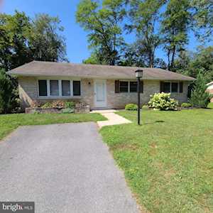 11 Midland Dr Mount Holly Springs, PA 17065