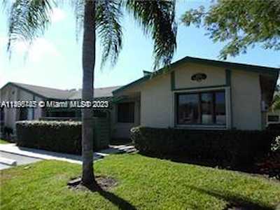 454 Lakeview Dr #6 Weston, FL 33326