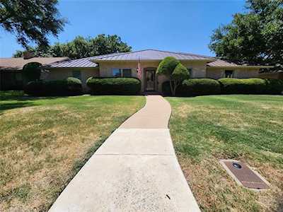 4212 Lake Vista Drive Benbrook, TX 76132