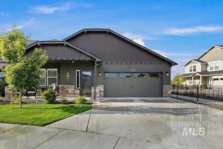 2575 E Cliffstone Dr Eagle, ID 83616