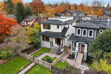 2460 Trinity Street Vancouver, BC V5K 1E1