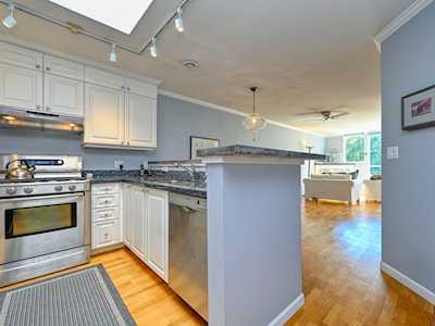 3440 W Broadway #406 Vancouver, BC V6R 4R2