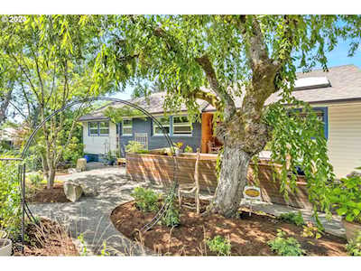 8425 SW Ridgeway DR Portland, OR 97225