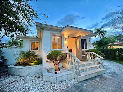 1351 Harrison St Hollywood, FL 33019