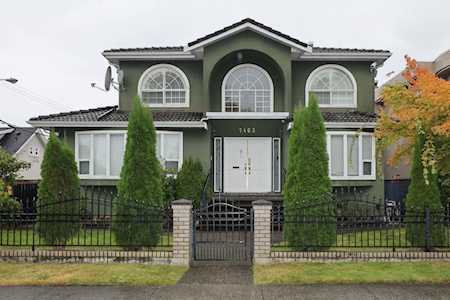 7463 Gladstone Street Vancouver, BC V5P 4G9