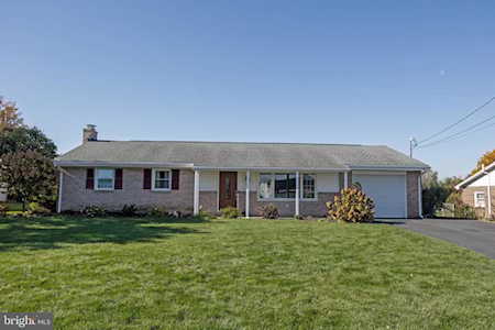 19 Circle Dr Mechanicsburg, PA 17055