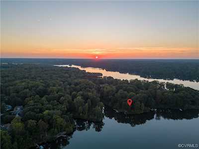5623 Promontory Pointe Rd Midlothian, VA 23112